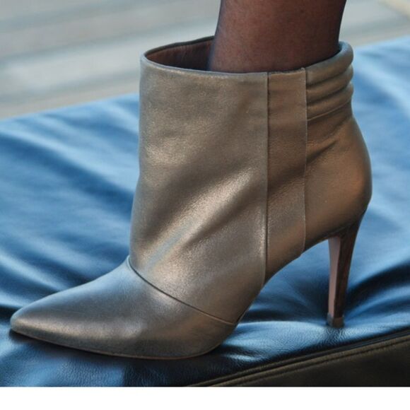 Hoss Intropia Womens Metallic Pointed Toe Pull On Ankle Boots Silver Size 38 7.5 - Picture 1 of 13